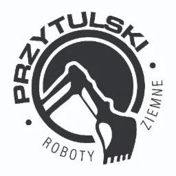 Czarno-białe logo firmy Przytulski Roboty Ziemne z graficznym przedstawieniem ramienia koparki w okręgu.