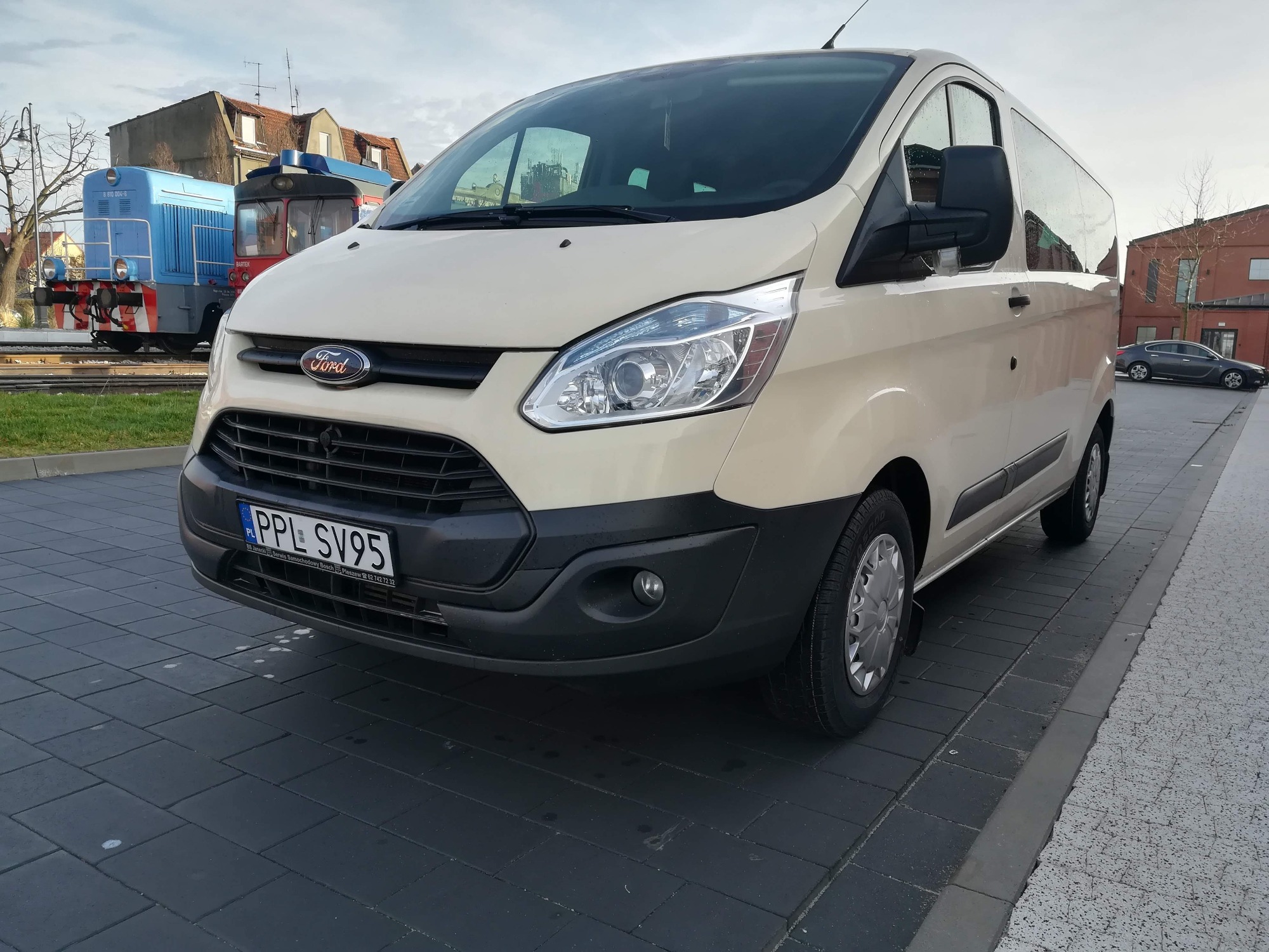 Przewóz osób busem 9 osobowym (8+1)