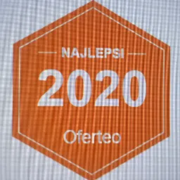 Pomarańczowa ikona Oferteo z napisem 'Najlepsi 2020' na białym tle.