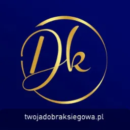 Złote logo DK w okręgu na granatowym tle z adresem strony internetowej twojadobrakksiegowa.pl.