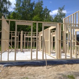 montaż konstrukcji drewnianej domu