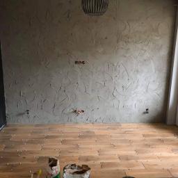 Ściana dekoracyjna na życzenie klienta + kładzenie płytek na podłodze 
