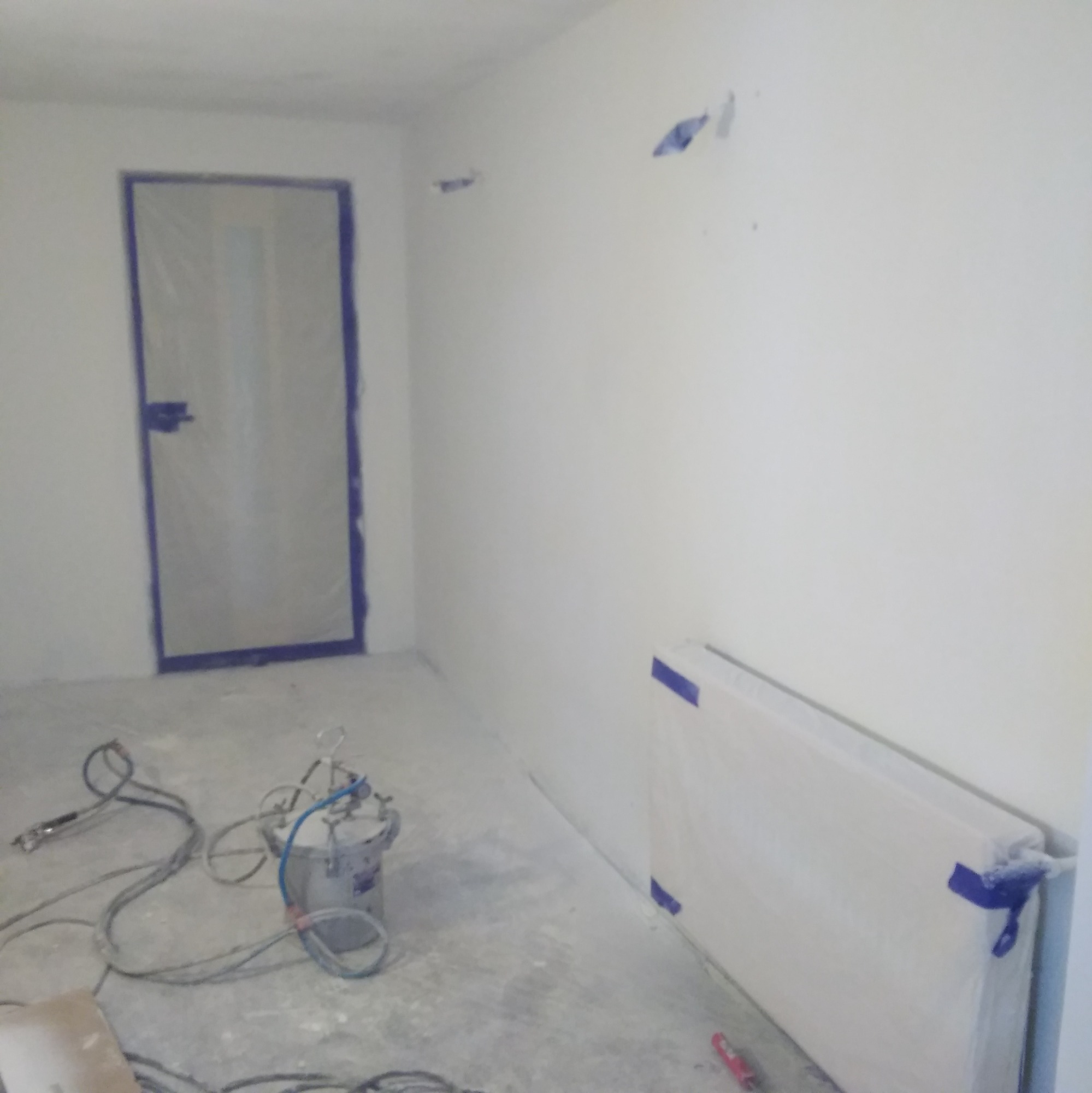 Przygotowywanie i zabezpieczanie pomieszczenia przed malowaniem