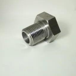 Precyzyjnie wykonana śruba z gwintem i sześciokątną główką, widoczne ślady obróbki skrawaniem na powierzchni