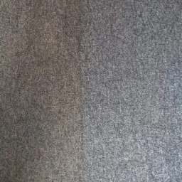 Pranie wykładziny przed i w trakcie