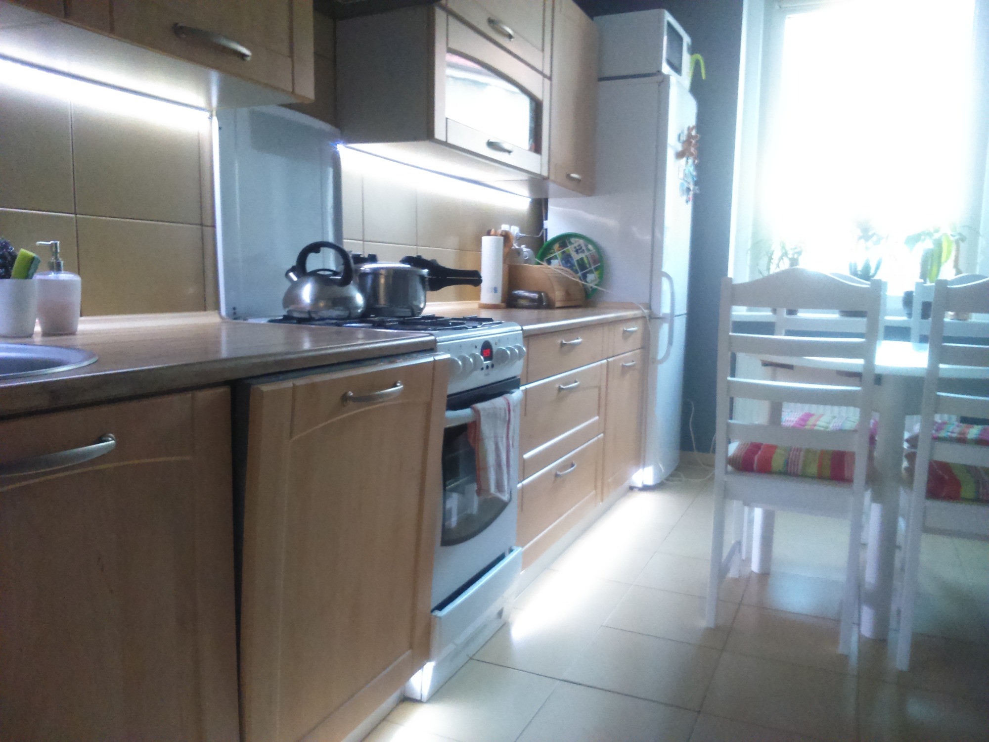 Na życzenie klienta wykonujemy podświetlenie sufitów zabudów oraz mebli.