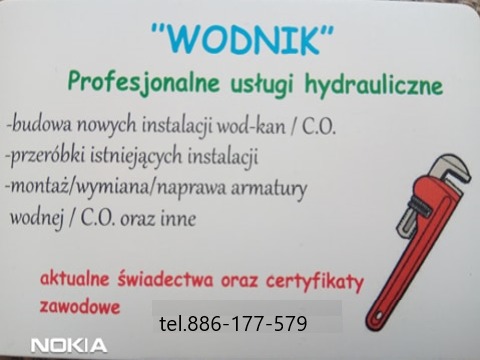 Wizytówka firmy hydraulicznej 'Wodnik' z czerwonym kluczem do rur, oferującej budowę, przeróbki i naprawę instalacji wod-kan i C.O., z aktualnymi świadectwami i certyfikatami zawodowymi...