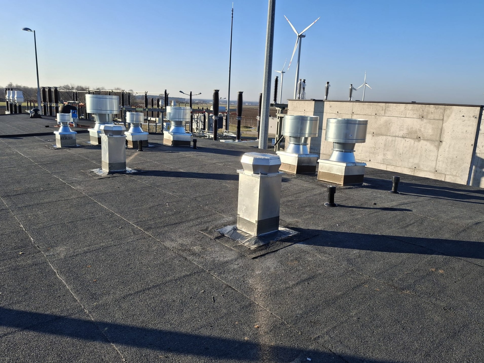 Wykonanie wszystkich wywietrzników wentylacyjnych.