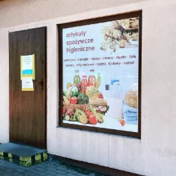 Folia One-Way Vision (ok. 150x180 cm) - reklama sklepu (projekt, druk, montaż)