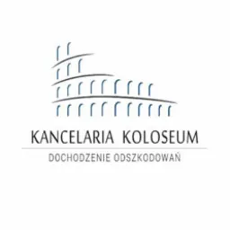 Logo kancelarii prawnej 'Koloseum' z motywem architektonicznym Koloseum w kolorze niebieskim i hasłem 'Dochodzenie Odszkodowań' pod nazwą.