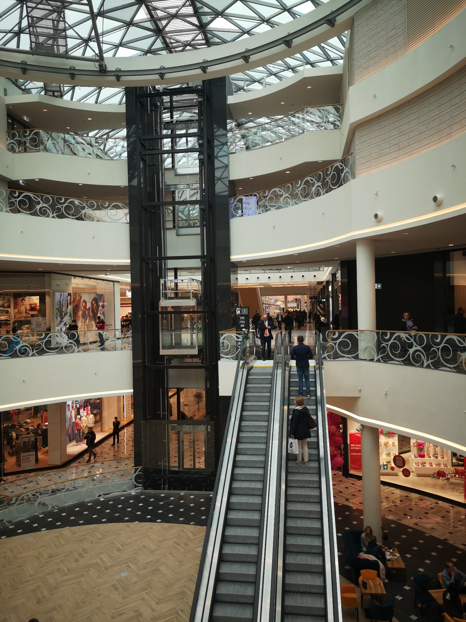 Promenada (2018-2022) - wnętrza