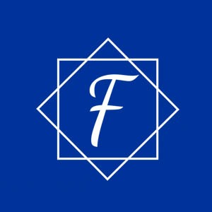 Logo firmy z literą 'F' wpisaną w biały, kwadratowy obrys ośmiokąta na ciemnoniebieskim tle.