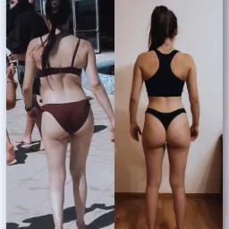 Zdjęcie 'przed i po' przedstawia sylwetkę kobiety od tyłu: po lewej stronie w bikini na zewnątrz w pobliżu basenu, po prawej stronie w sportowym topie i stringach w pomieszczeniu na tle ściany.