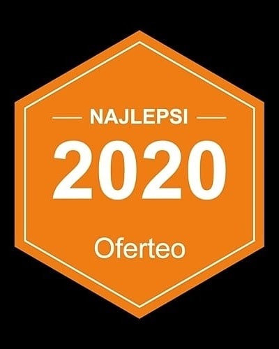 Pomarańczowa odznaka Oferteo 'Najlepsi 2020' na czarnym tle.