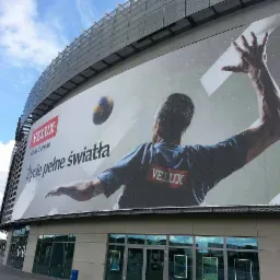 druk wielkoformatowy na materiałach winylowych, montaż