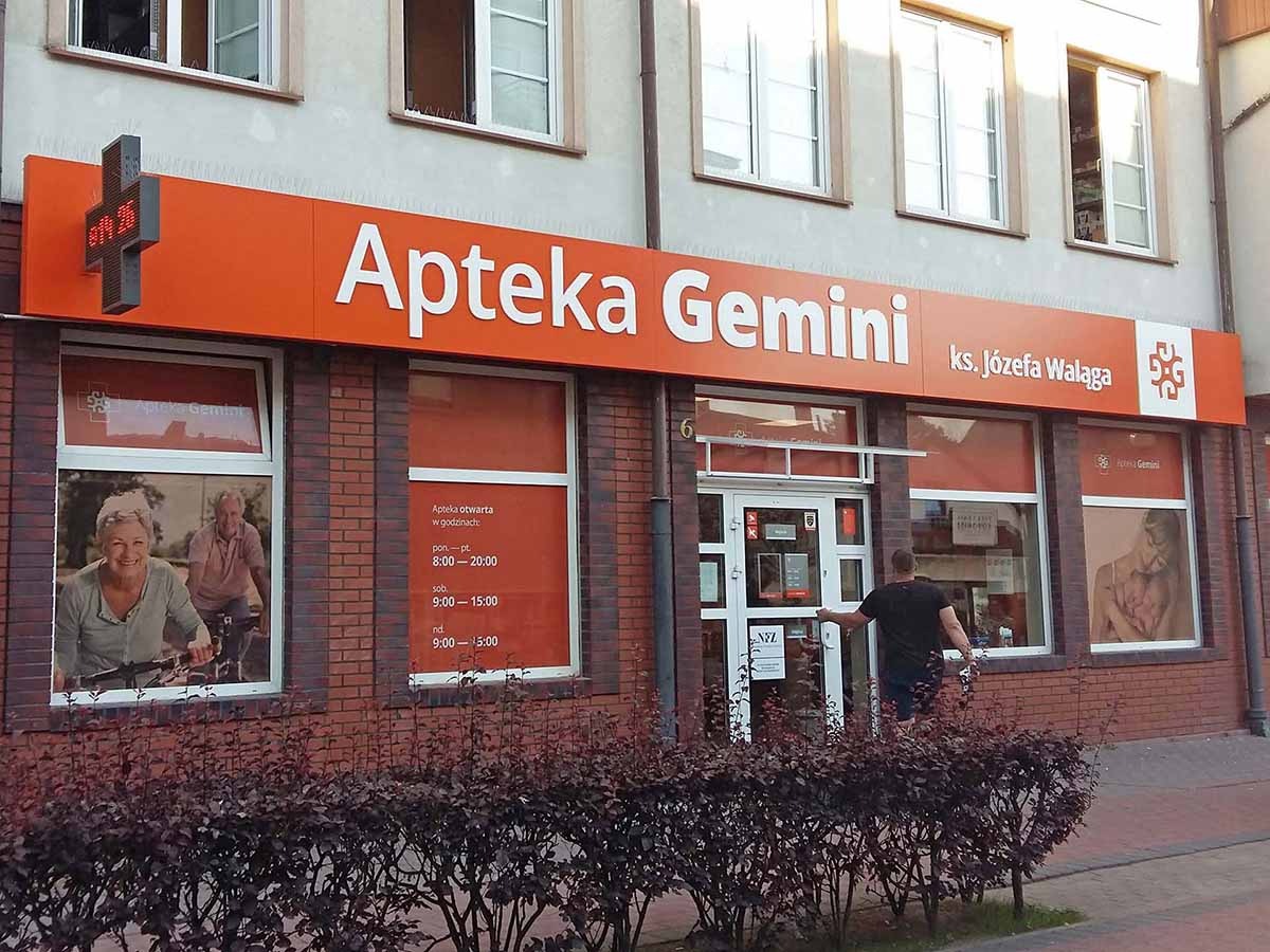 rebranding apteki: szyld, wydruki, oznaczenia