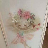 Piękna grafika baletnicy na szafie