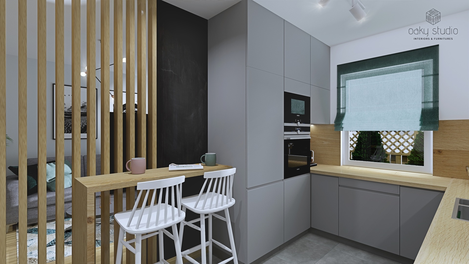 Szaro-biała kuchnia z drewnianym blatem i barkiem oddzielonym drewnianymi listwami, dwie białe hokery przy barku, czarna ściana tablicowa, w tle salon z szarą sofą i obrazem.