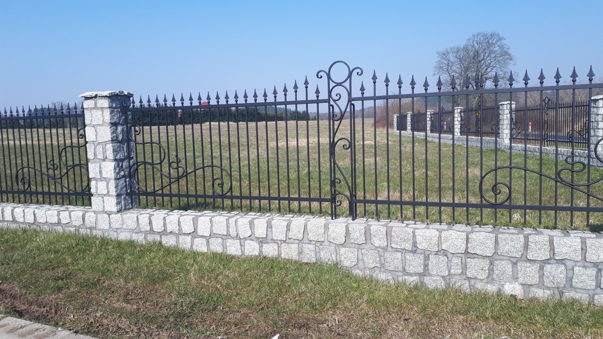 Ogrodzenie z kostki granitowej