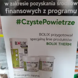 Plakat reklamowy Bolix Therm z informacją o programie #CzystePowietrze, prezentujący klej do warstwy zbrojnej i silikonowy podkład tynkarski oraz tynk silikonowy.