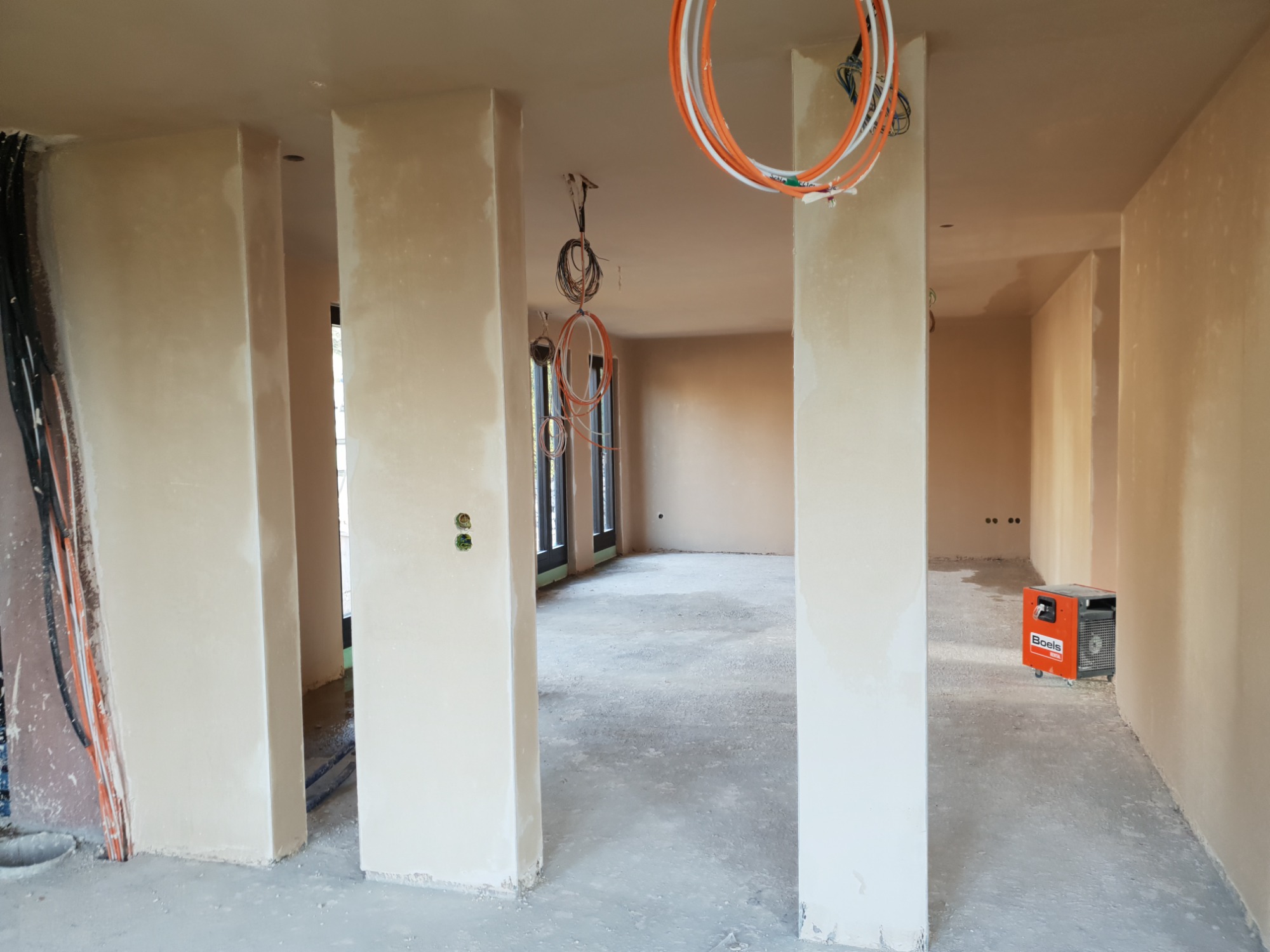 Tynki maszynowe gipsowe i Cementowo-wapienne