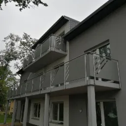 Balustrady balkonowe.