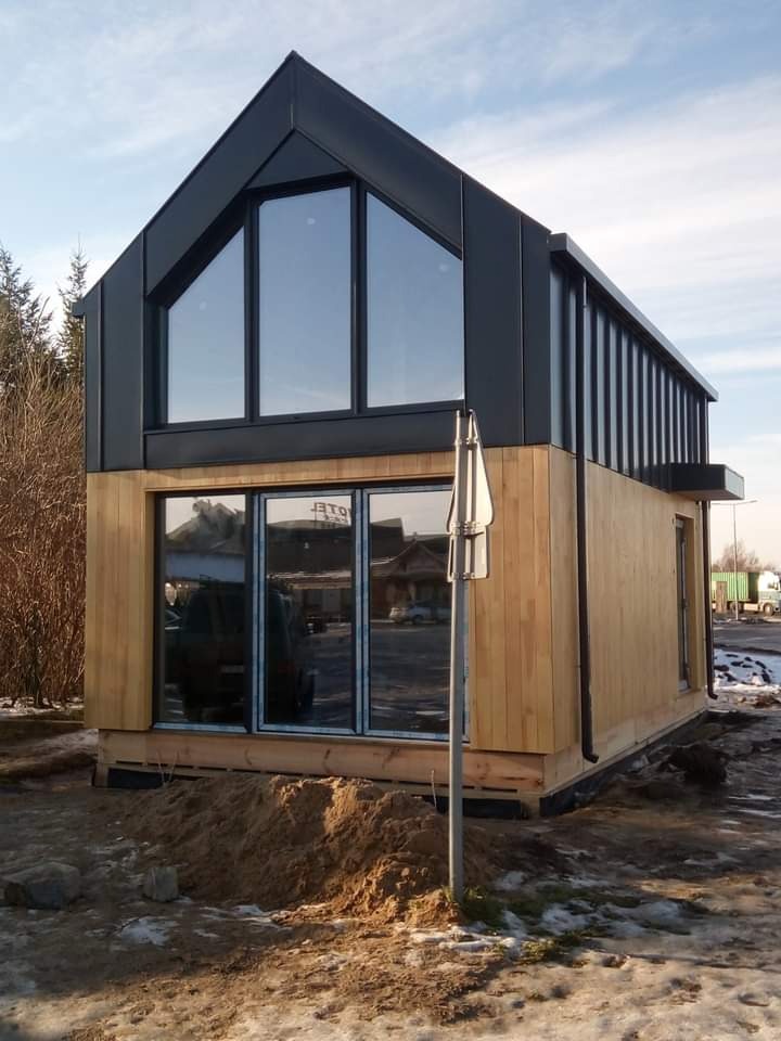 Dom pokazowy w Elblągu. Pokrycie blachą na rąbek. Wykonanie moje.