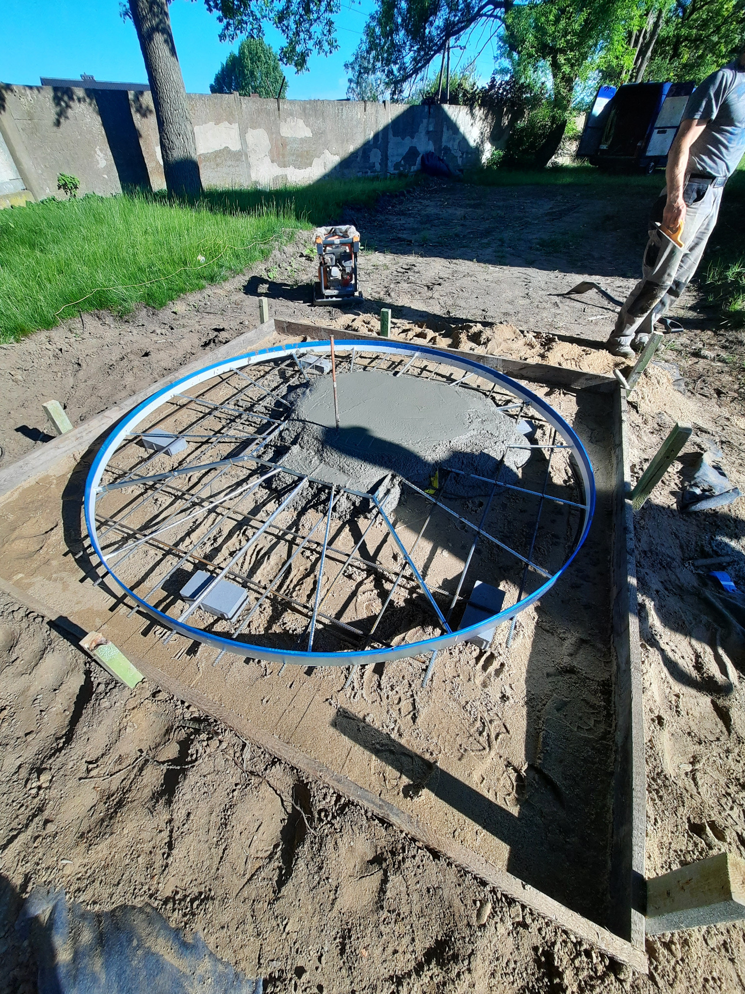 Okrąg do pchnięcia kulą, prace początkowe