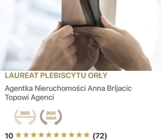 Wręczenie nagrody Orły dla agentki nieruchomości Anny Brljacic, z widocznymi dłońmi w trakcie montażu statuetki. Logo nagrody i ocena 10/10.