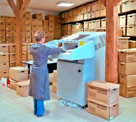 Magazyn makulatury - niszczenie wybrakowanych akt