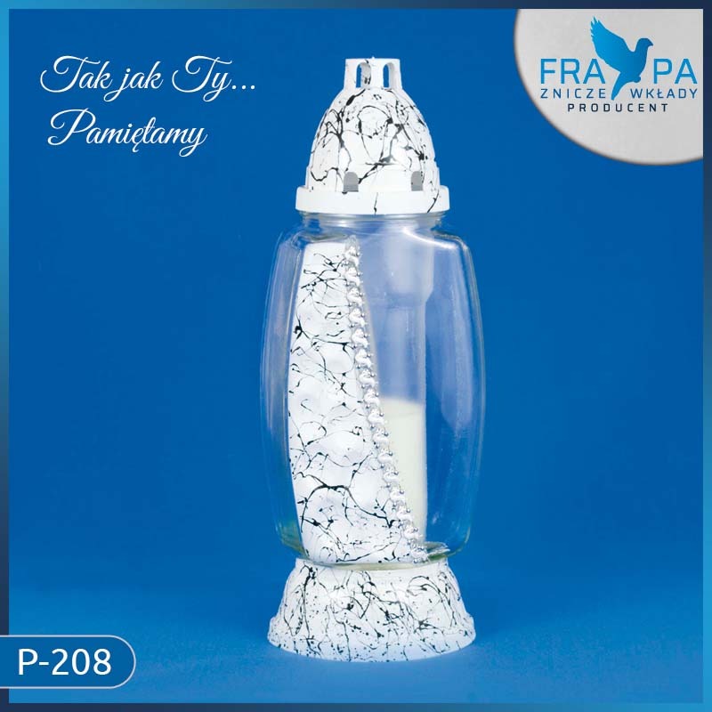 Szklany znicz z białym wkładem i marmurkowym wzorem na podstawie i pokrywie, na niebieskim tle, z logo producenta w prawym górnym rogu.