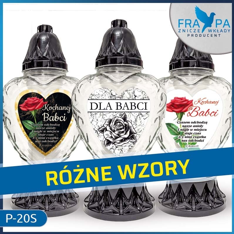 Trzy szklane znicze w kształcie serca z różnymi motywami i napisami 'Kochanej Babci' oraz 'Dla Babci', ustawione obok siebie, prezentujące różne wzory. Znicze mają czarne plastikowe nakrywki...
