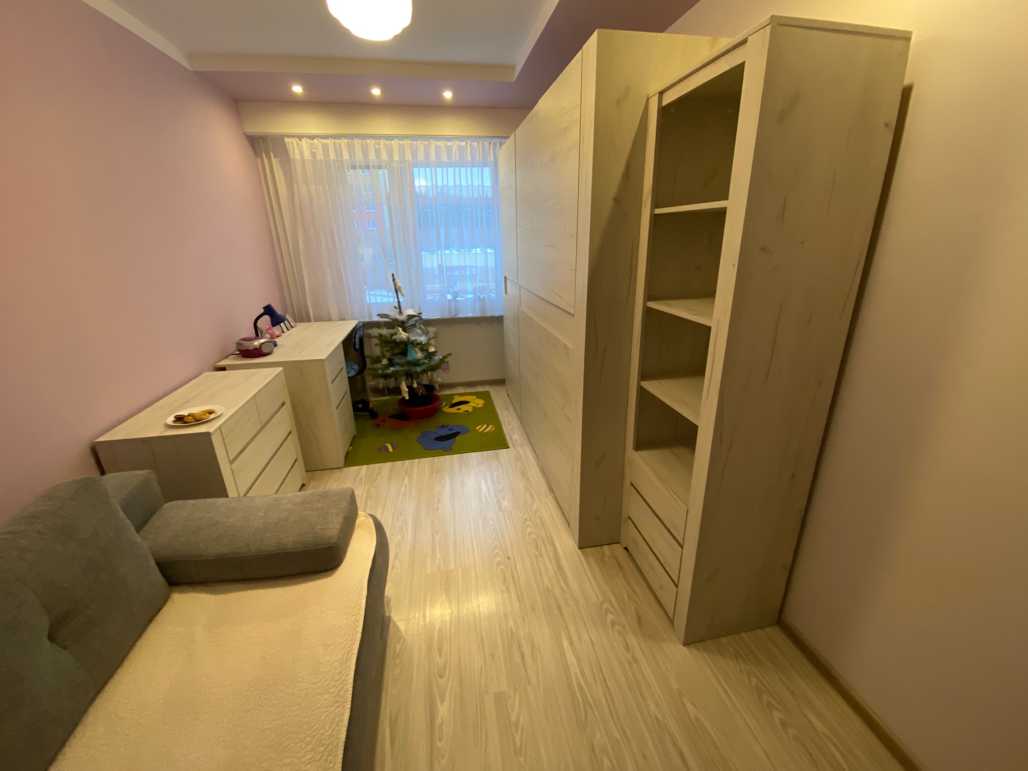 Składanie kompletu meblowego u klientki!