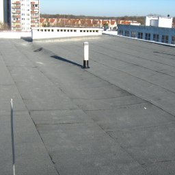 Renowacja podłoża + papa wierzchniego krycia.