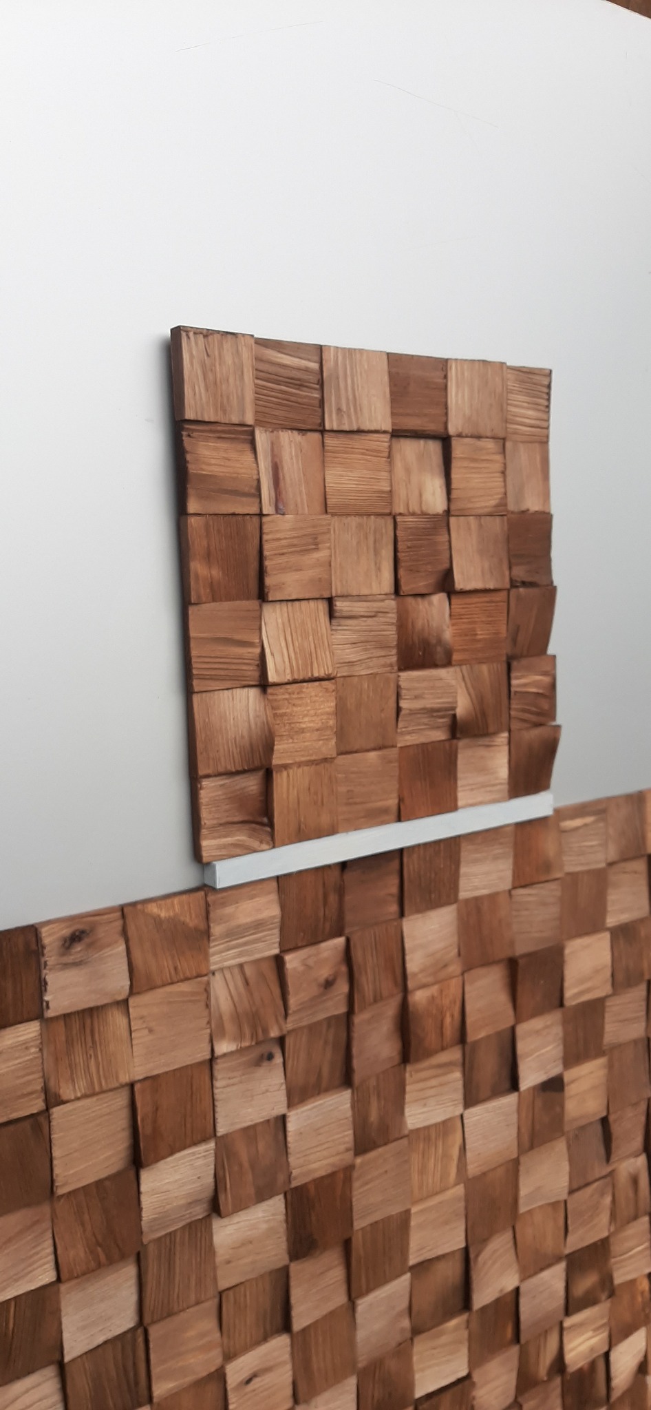 Panel z minimalistycznymi łupanymi kostkami wyklejony na materiale paroprzepuszczalnym. wymiary panelu: 38cmx38cm