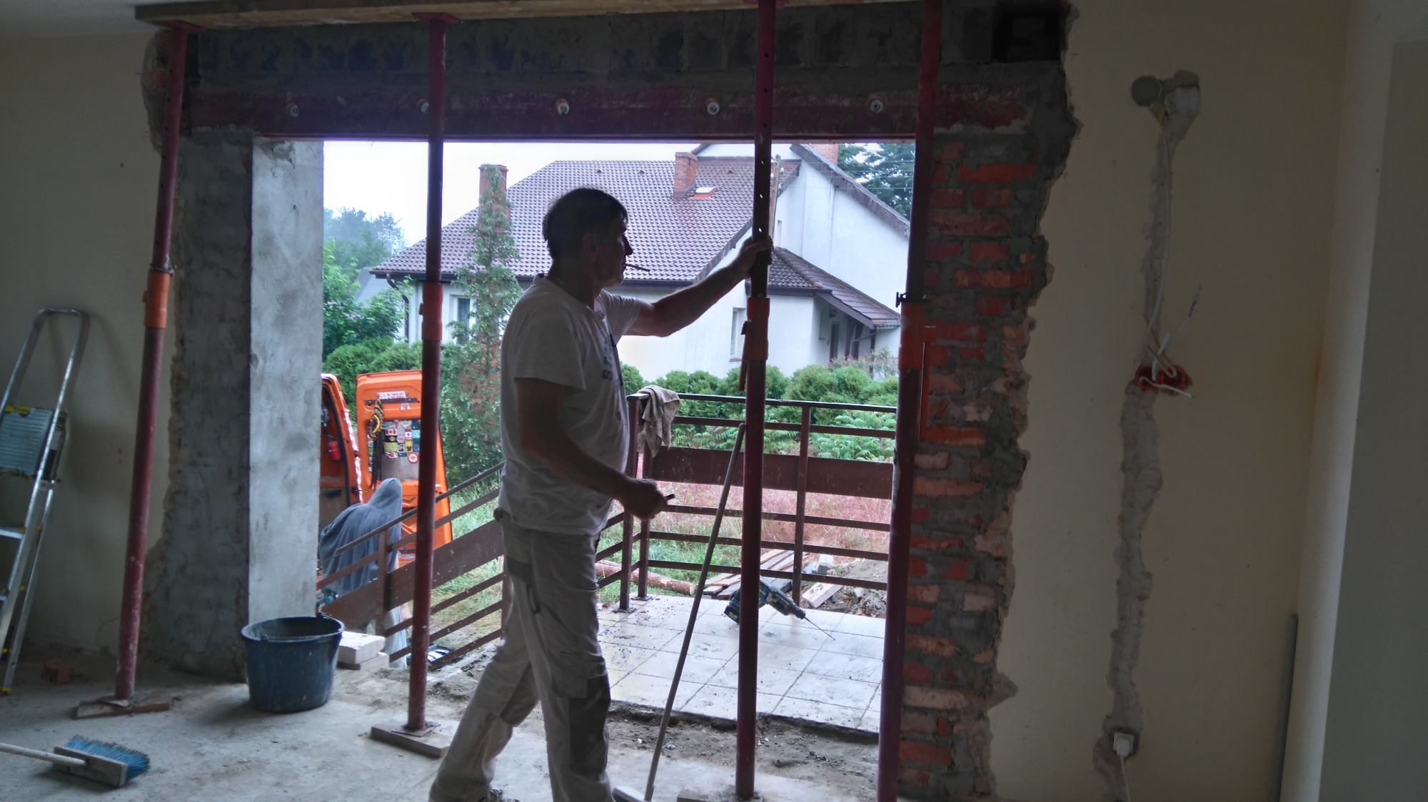 Wymiana drzwi z wejściowych na balkonowe