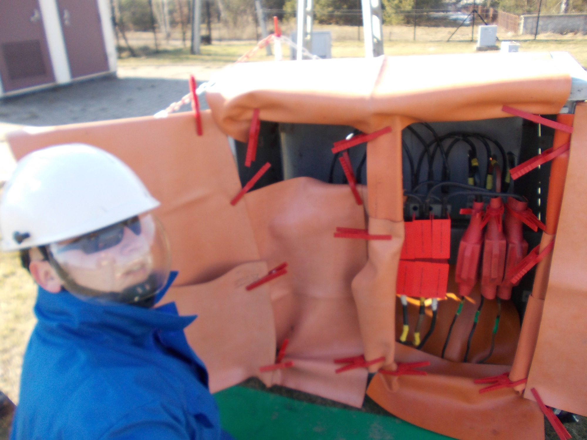 Wymiana końcówki kablowej. Praca pod napięciem