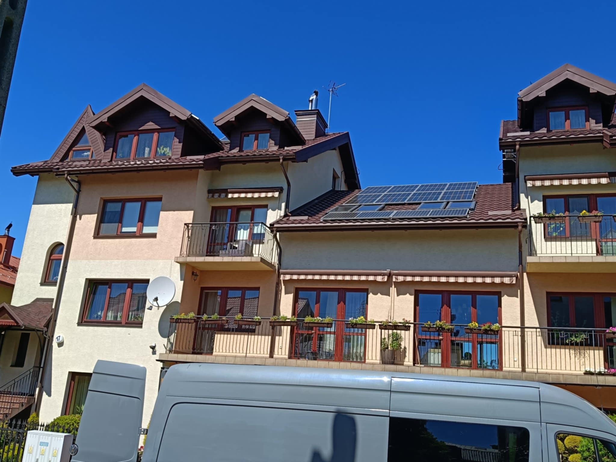 Zdjęcia po wymienie poszycia dachowego.