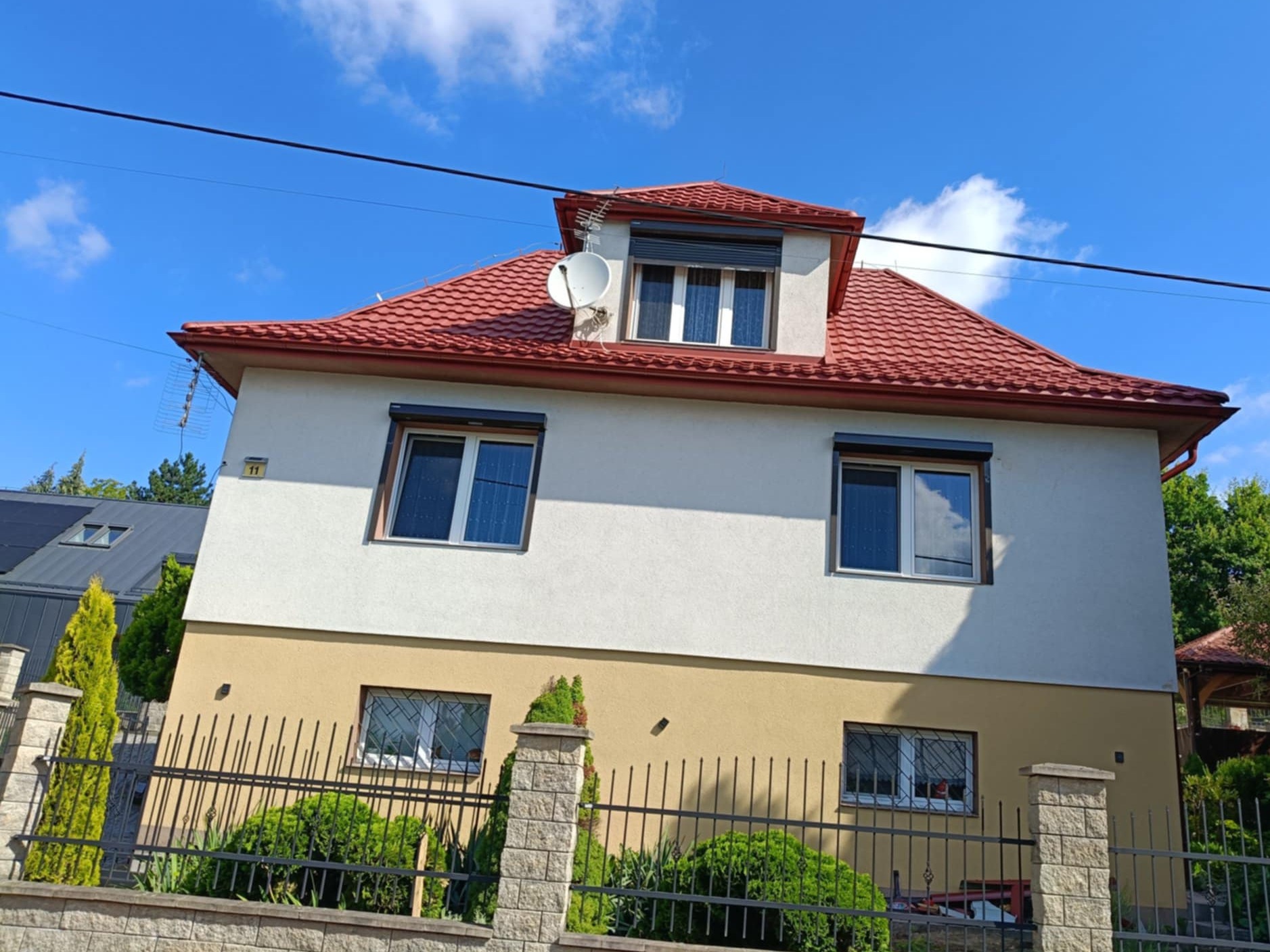 Wymianą poszycia dachowego w Krakowie.