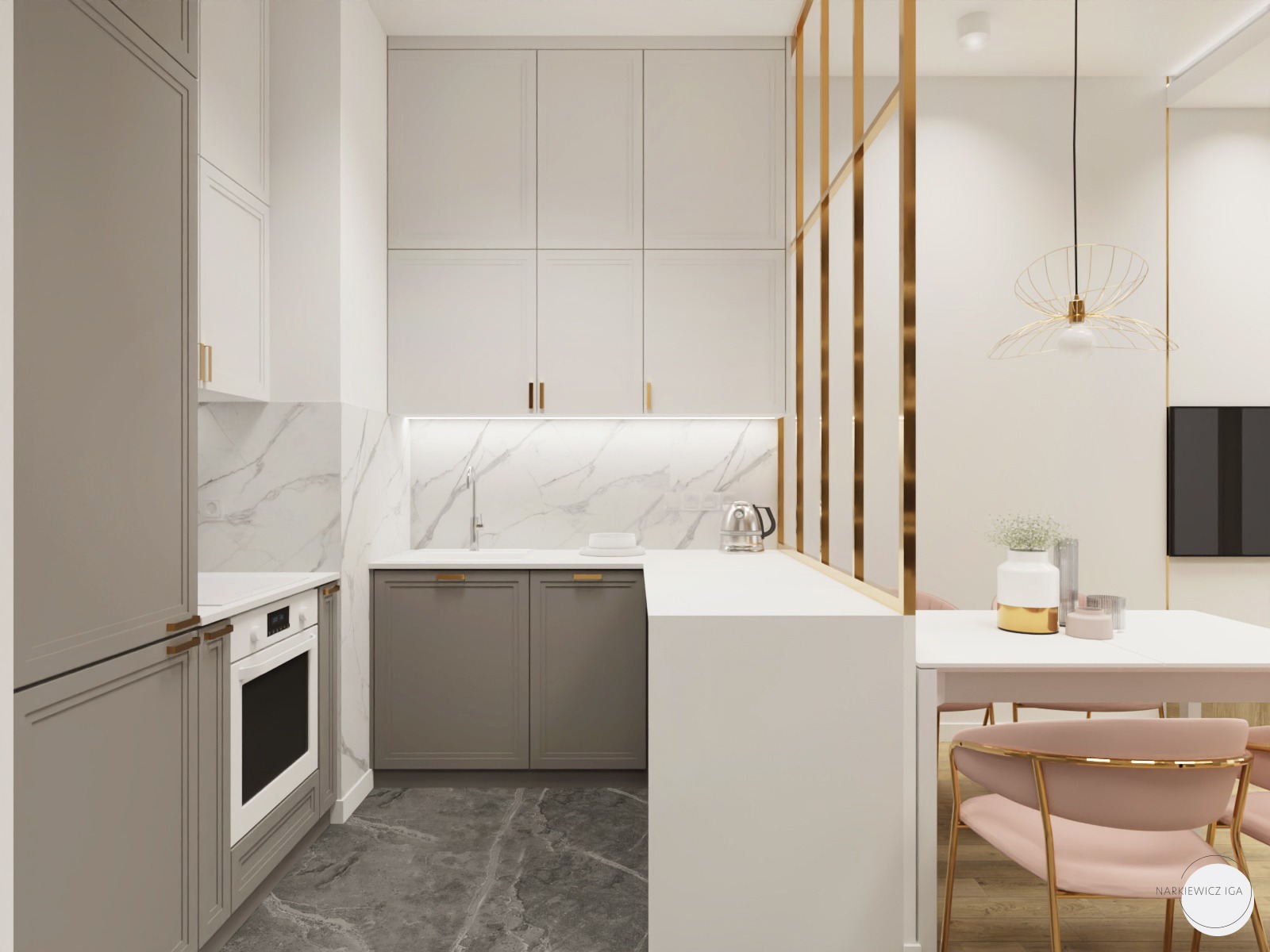 Nowoczesna kuchnia z marmurowym backsplash, szarymi szafkami, białym blatem, złotymi akcentami i różowymi krzesłami przy stole.
