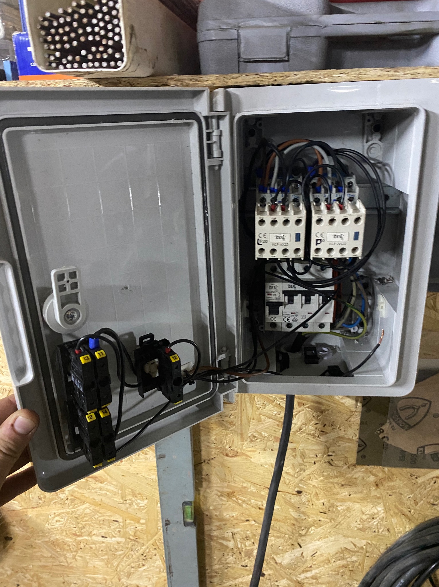 Układ nawrotny zrealizowany za pomocą styczniów Zajmujemy się również automatyka przemysłowa oraz konserwacja urzadzsn