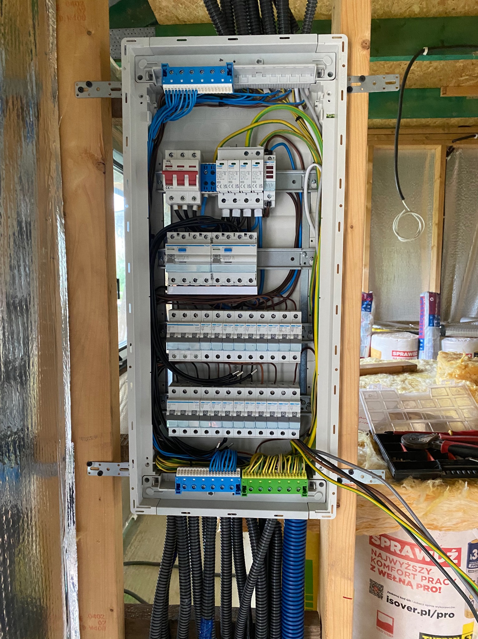 Rozdzielnica w domu szkieletowym