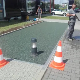 wykonanie nawierzchni dekoracyjnej wodo-przepuszczalnej BMW Kraków