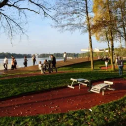 wykonanie nawierzchni bezpiecznej fitness Tychy Paprocany