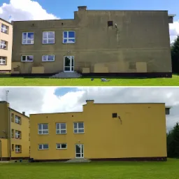 Porównanie elewacji budynku przed i po czyszczeniu, widoczne różnice w kolorze i usunięte zabrudzenia, na trawniku leżą narzędzia.