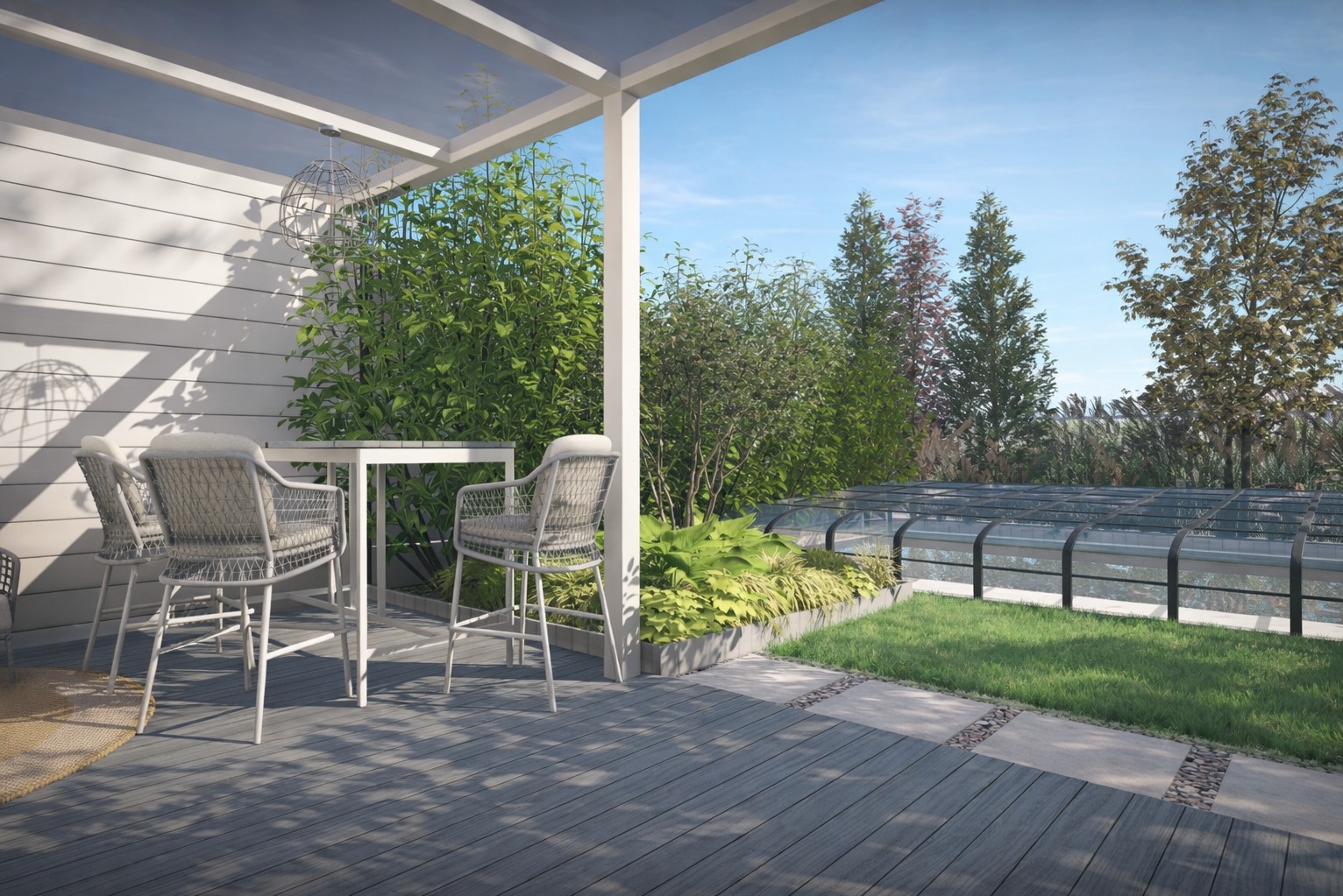 Wizualizacja ogrodu przy szeregowcu: taras z szarych desek, białe meble ogrodowe, zieleń roślinności i zadaszenie basenu w tle, słoneczny dzień.
