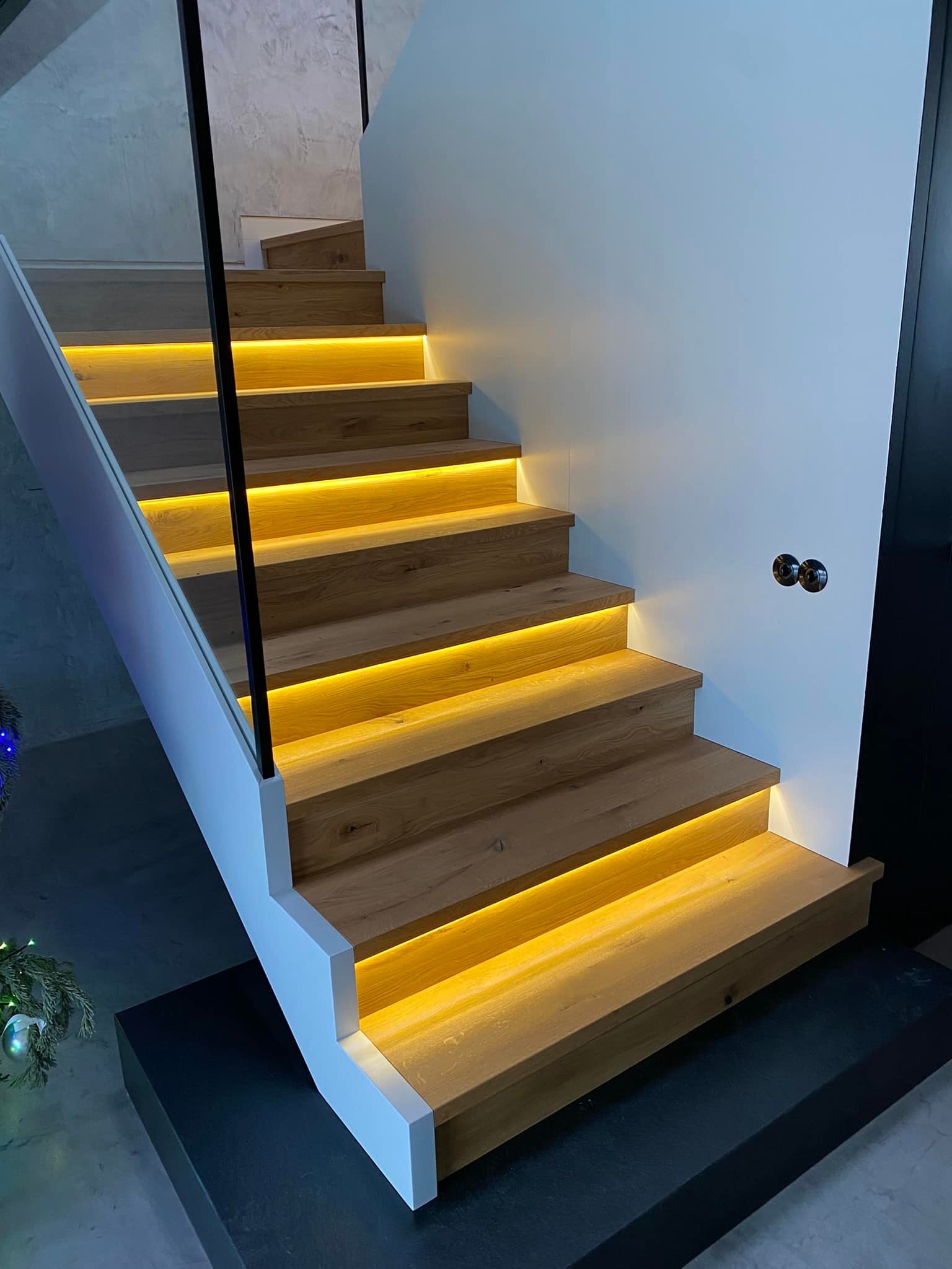 Ledowe oświetlenie schodów