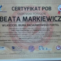 Certyfikat 'Osobowość Roku 2016' dla Beaty Markiewicz, właścicielki Biura Rachunkowego Fortel, z logo Fair Play Polska i hologramem, oprawiony w ozdobną ramkę.