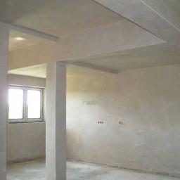 Tynki gipsowe w pomieszczeniu gospodarczym