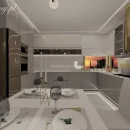 Wizualizacja nowoczesnej, szarej kuchni z wyspą i jadalnią, nakryty stół z białymi talerzami, kieliszkami i złotymi sztućcami, w tle panorama miasta na szklanym panelu.